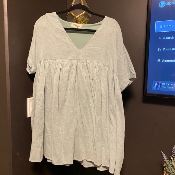 Dresses - Picture 1 of 3